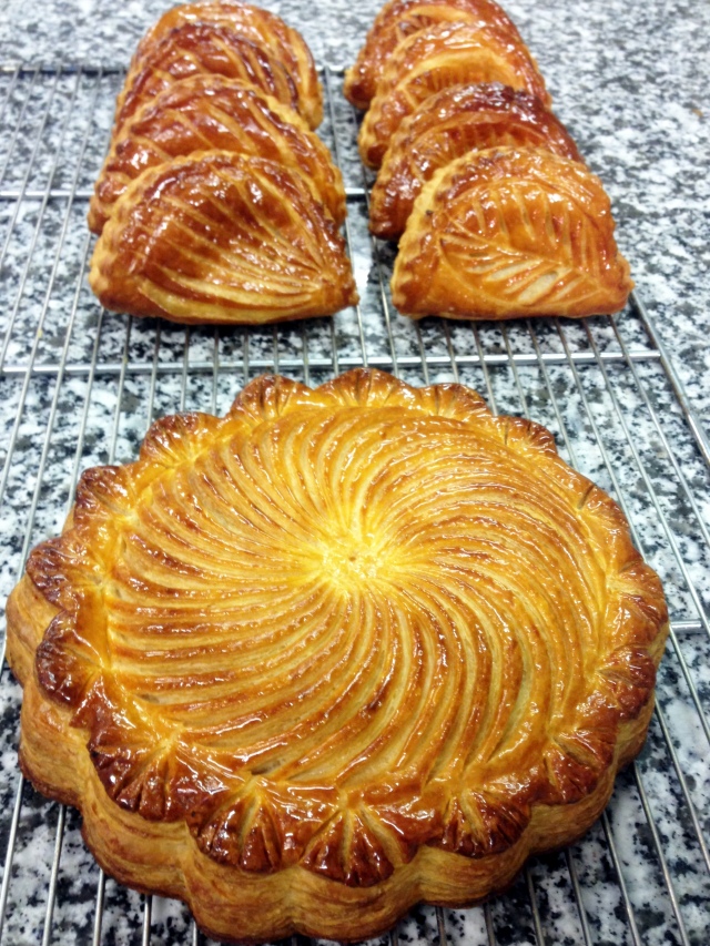 Chaussons au pommes and Pithiviers
